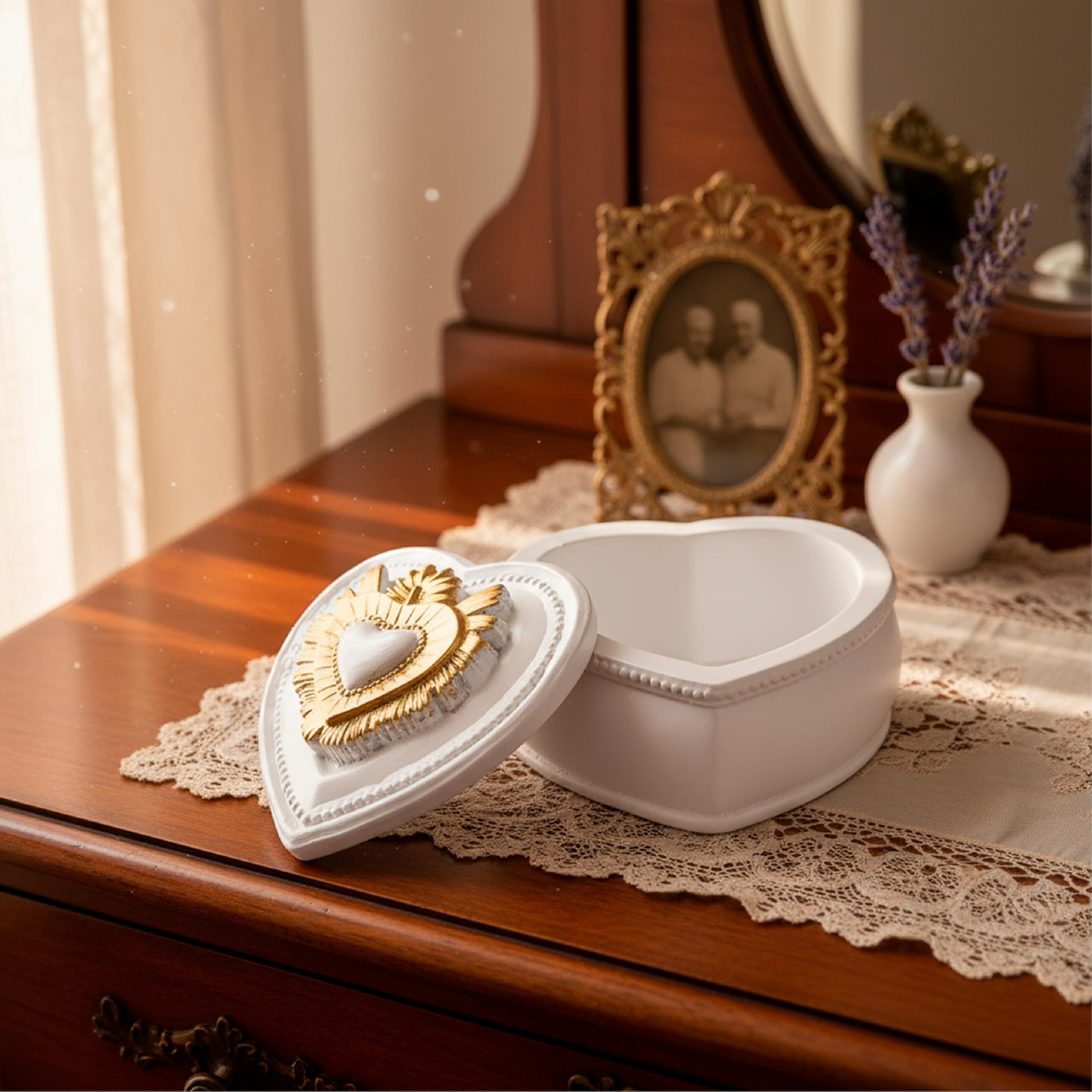 Baroni Home Cuore Sacro Cofanetto resina bianco oro 9x9x5,5 cm