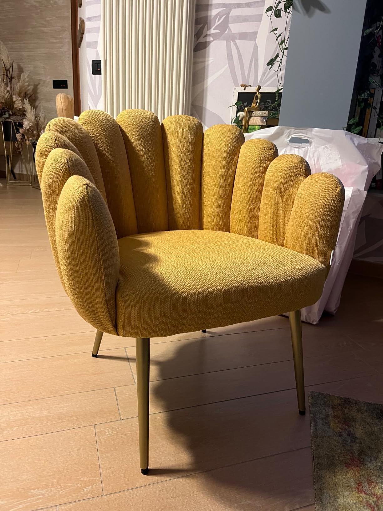 Baroni Poltrona Conchiglia Tessuto Gialla Gambe Oro 67x64cm