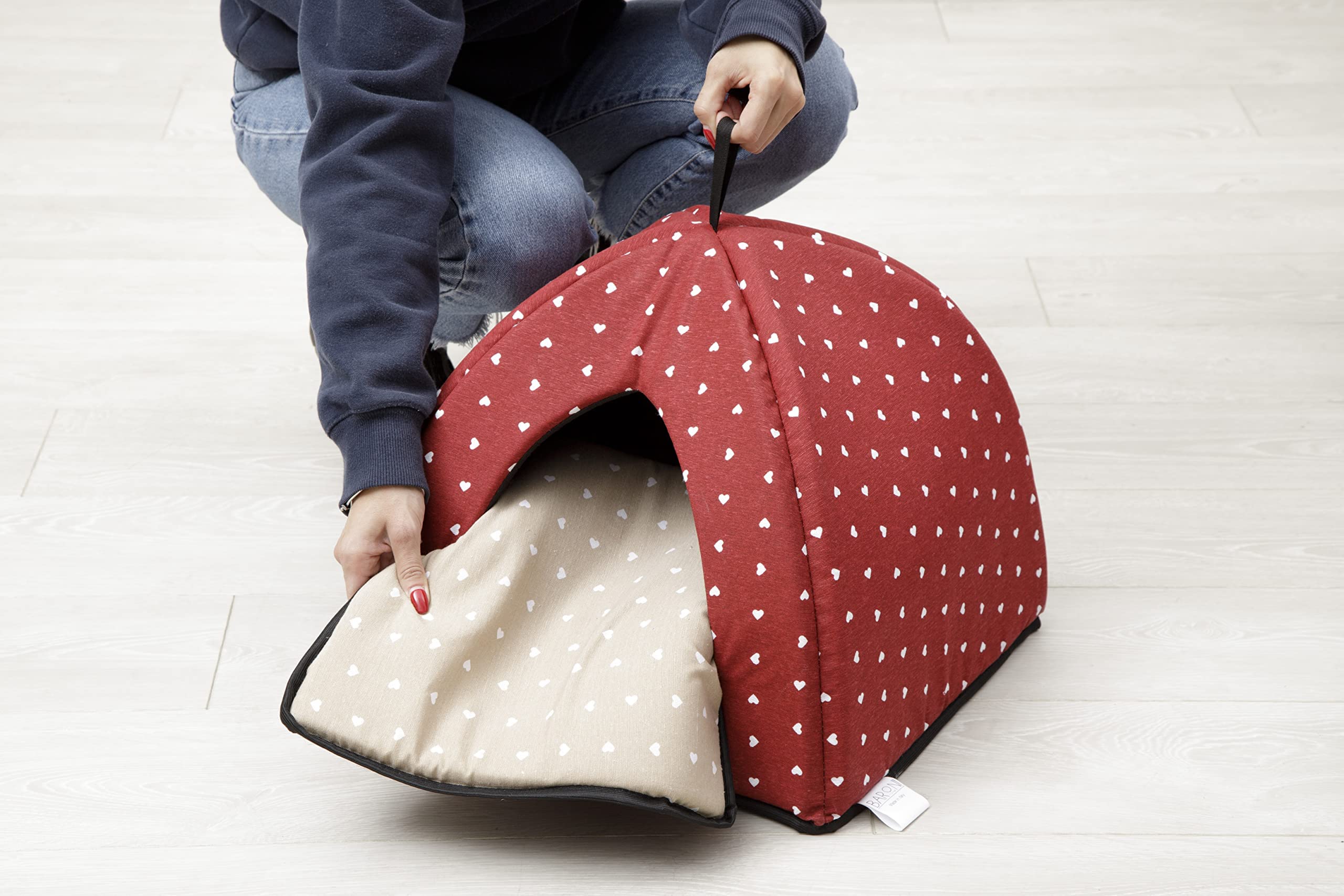 Baroni Home cuccia gatto piramide rossa cuori 40 cm lavabile